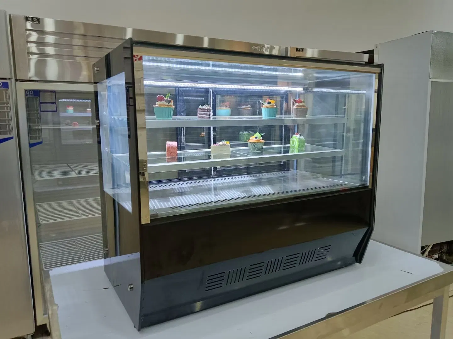 Commercial Bakery coffee Pastry Equipment Cake Freezer Display Showcase