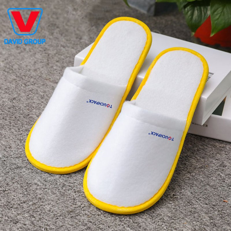 Wholesale Premium Quality Custom Embroidery Logo White Black Hotel Slipper