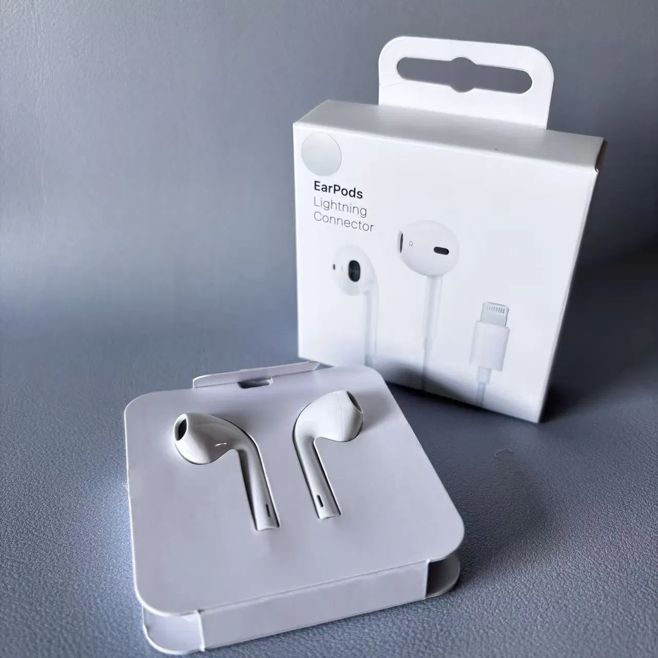 Оригинальные беспроводные наушники-вкладыши с кабелем