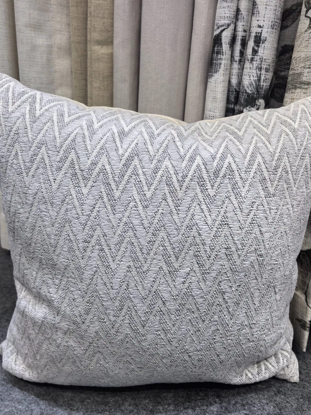 Jacquard Weaving Cushion Covers Back with Velvet