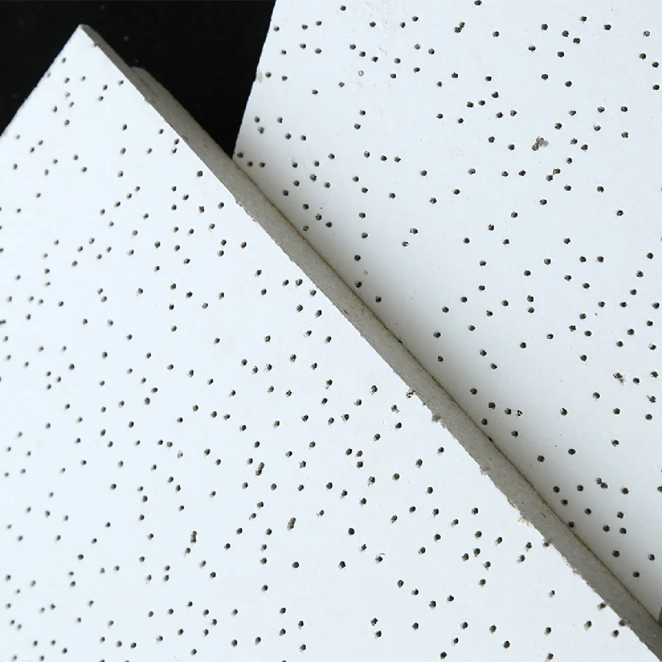 Mineral Fiber Lightweight Modern Style Aluminum Foil Backing Fireproof Gypsum Ceiling Tiles