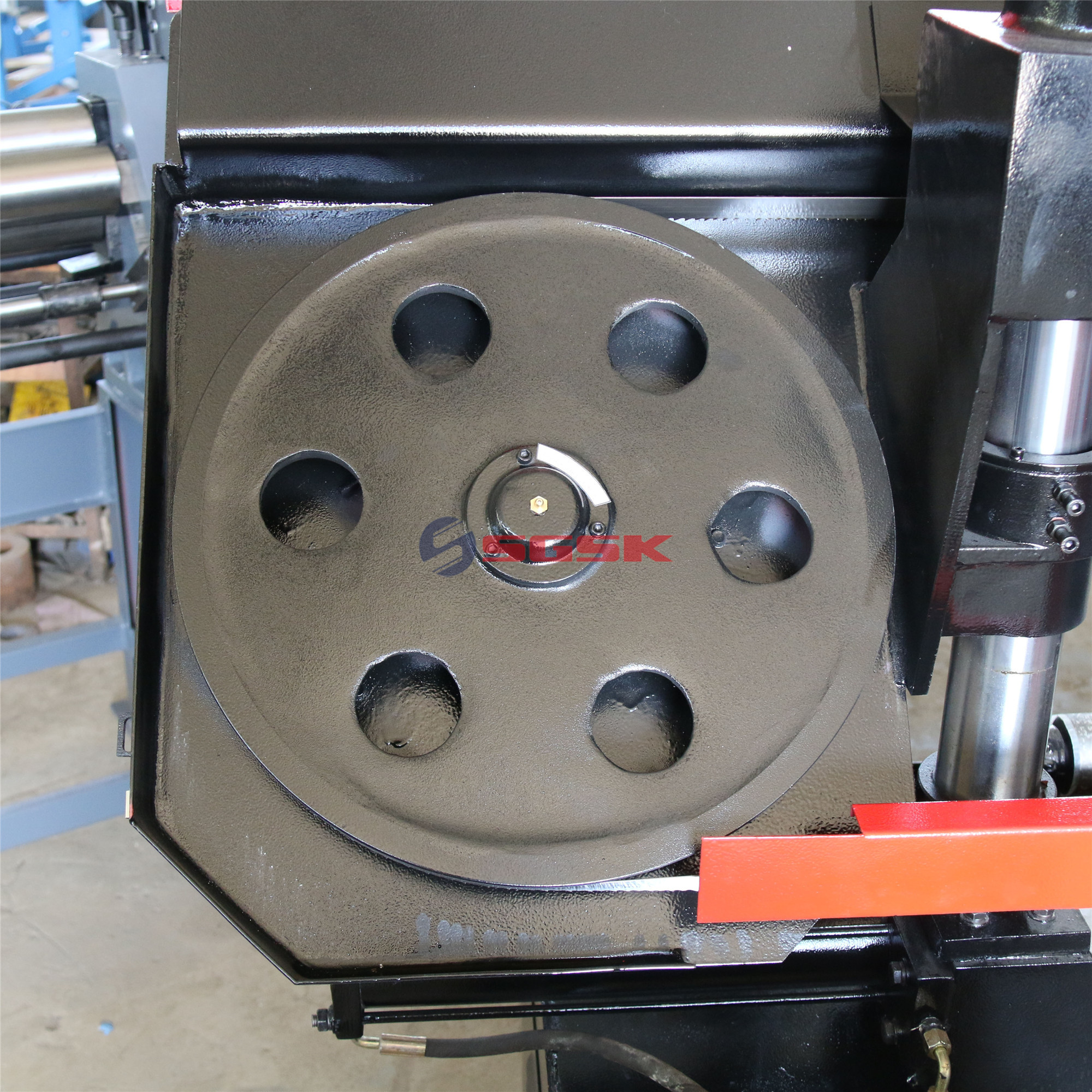 Ленточная пила по металлу горизонтальная GH4235