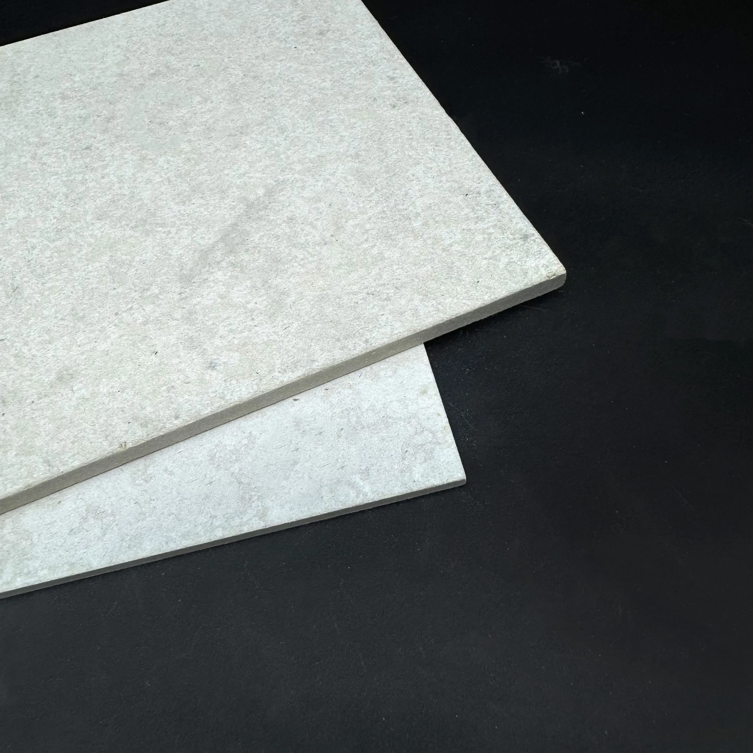Non Asbestos Fire Resistant Thin Calcium Silicate Board for Ceiling Systems with Light Weight Design