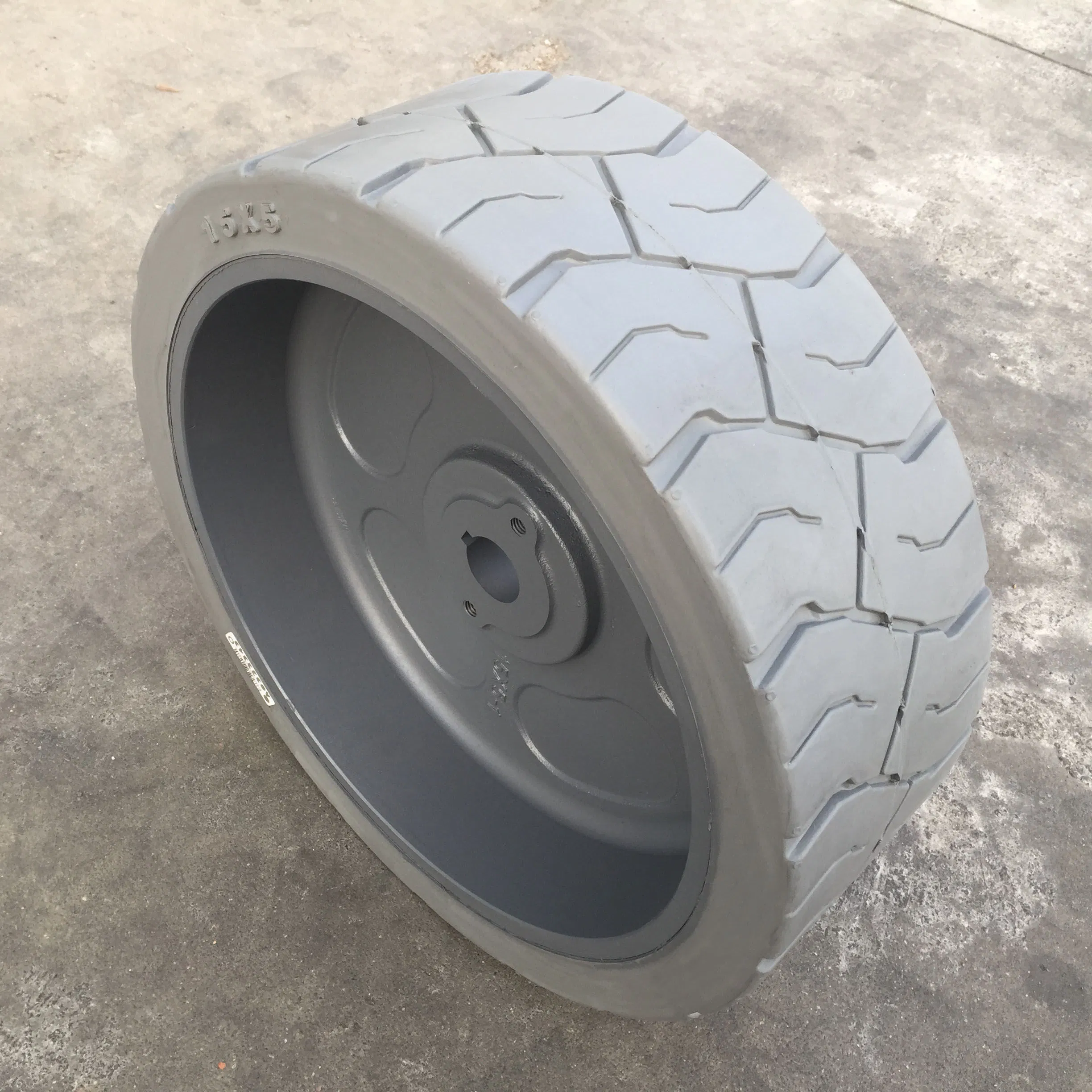 Dark Pattern and Light Pattern FB15X5 Solid Tires for Lifting Platforms
