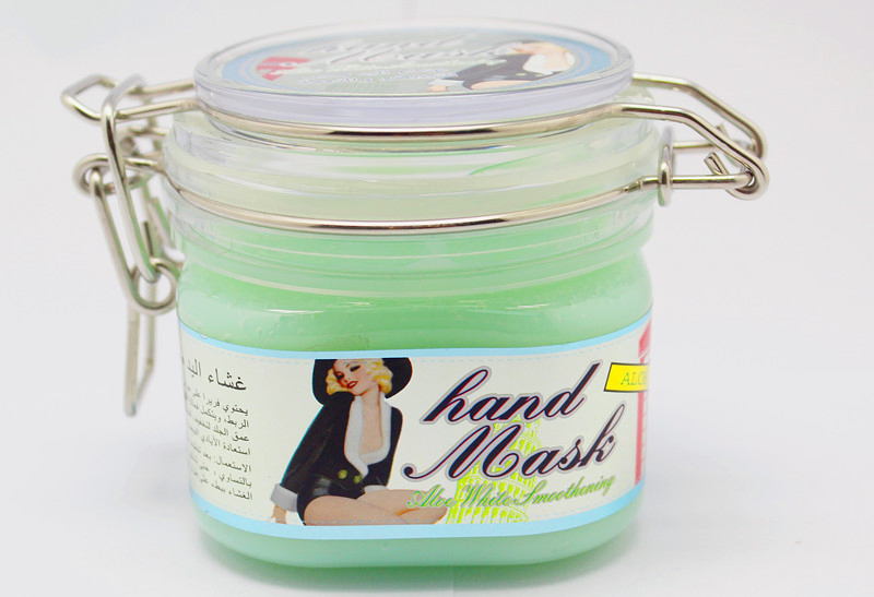Aloe White Smoothening Hand Mask