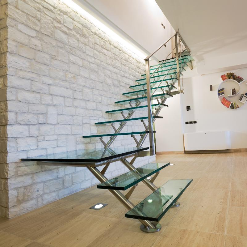 Contemporary Customized Carbon Steel Staircase Solid Wood Stairs