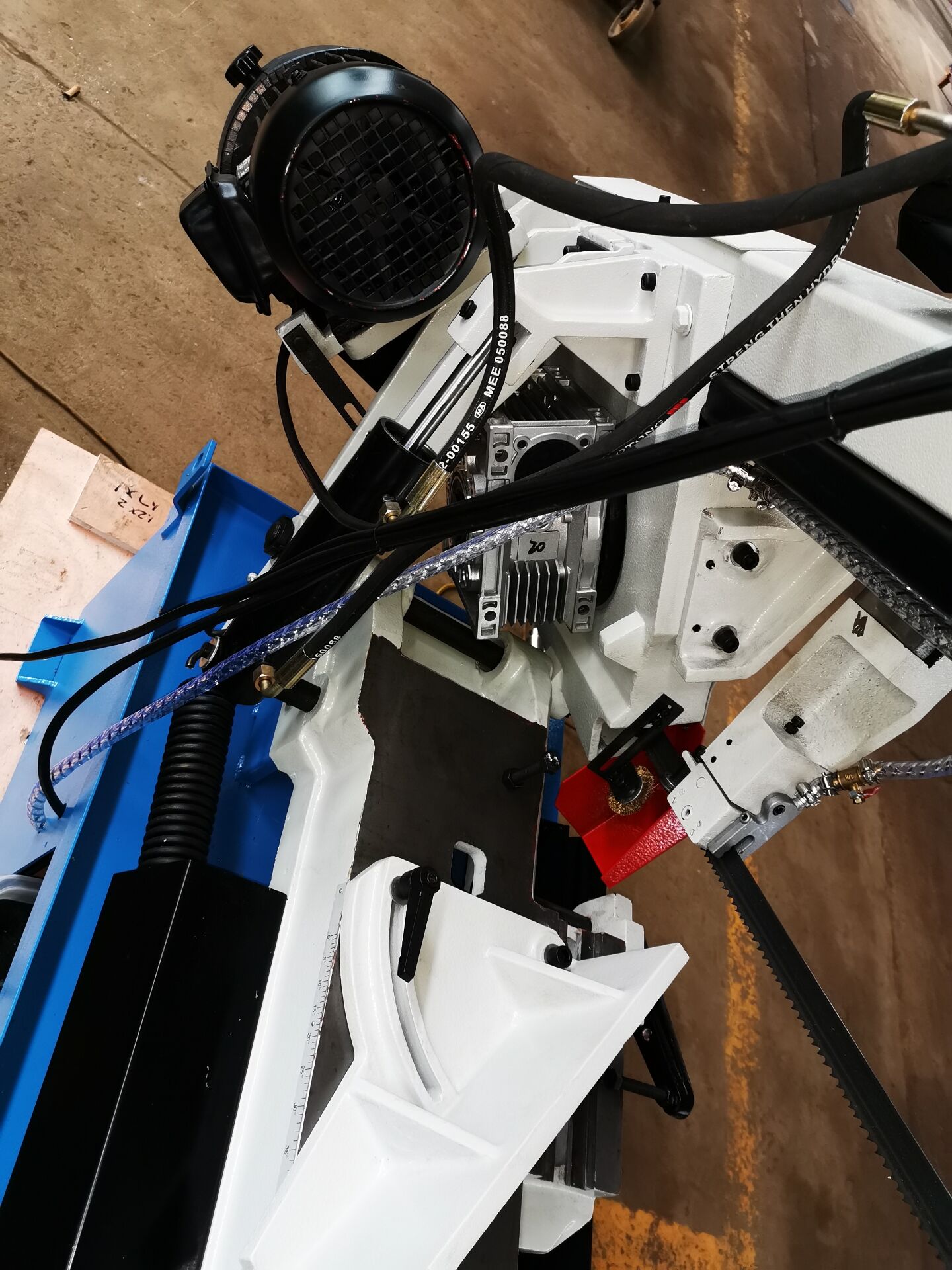 Станок ленточнопильный портативный по металлу BS1018B