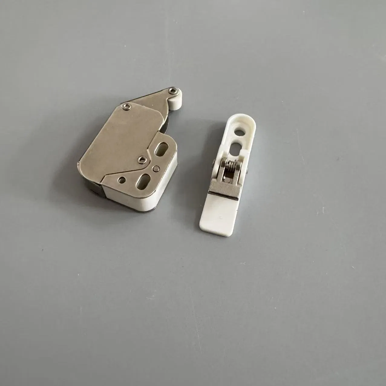 Push Lock Mini Latch with Plastic Pulley