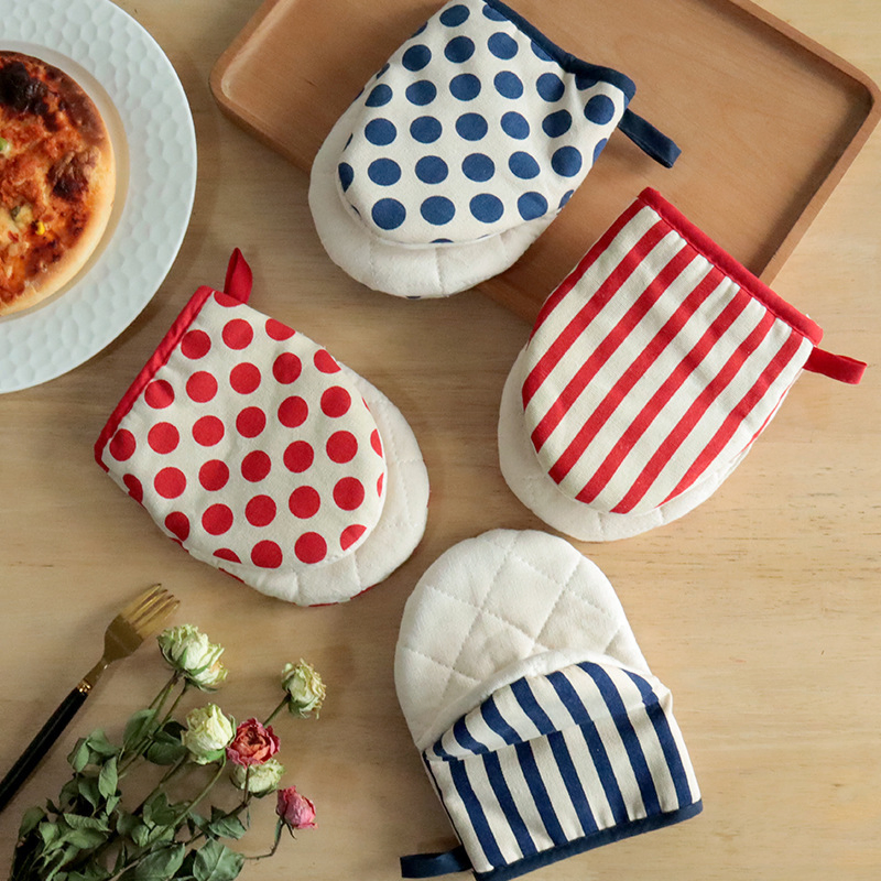 Cute Cartoon Kitchen Pot Holders and Oven Mitts Set