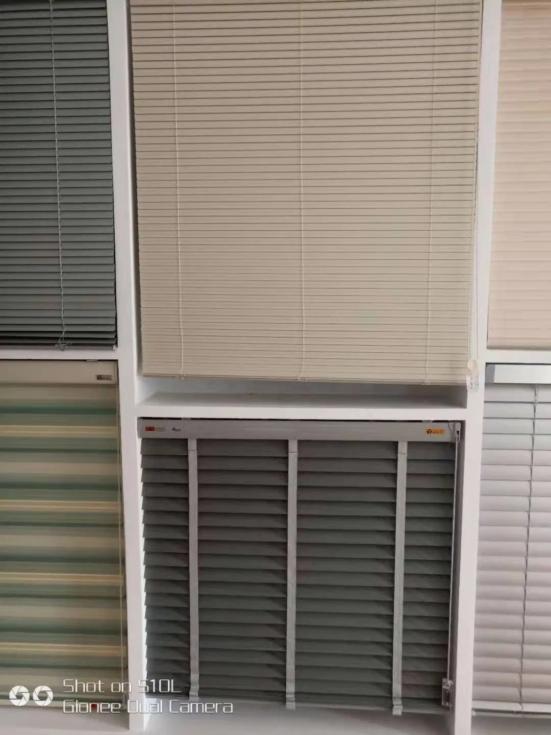 Customized 25mm Slat Aluminum Horizontal Waterproof Venetian Blind