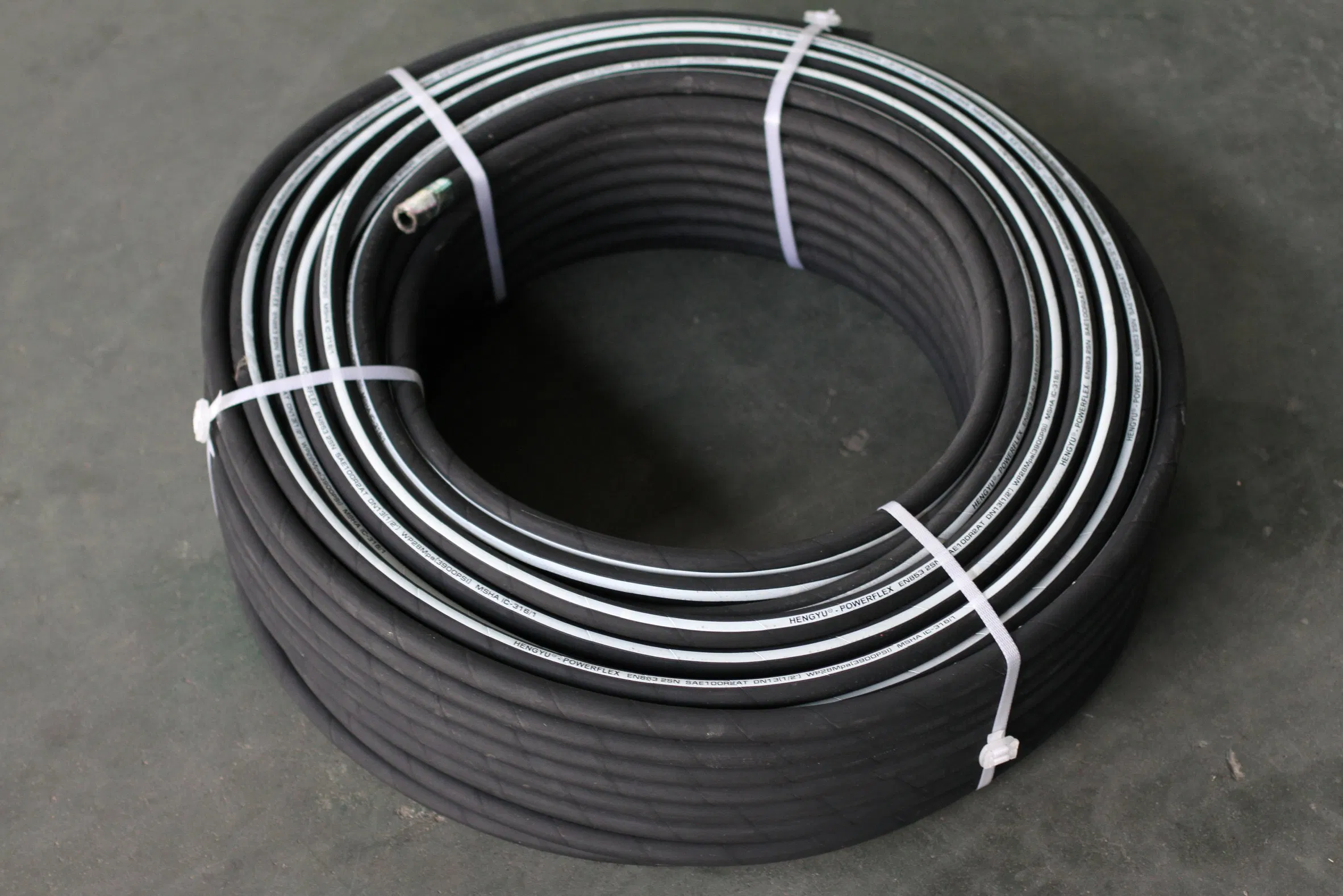 En853 2sn R2 High-Pressure Flexible Rubber Oil Hydraulic Hose