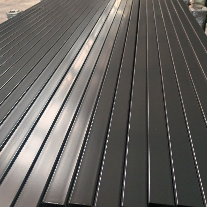 Strong Tubular Fence Post with Nuts and Washers for Durability