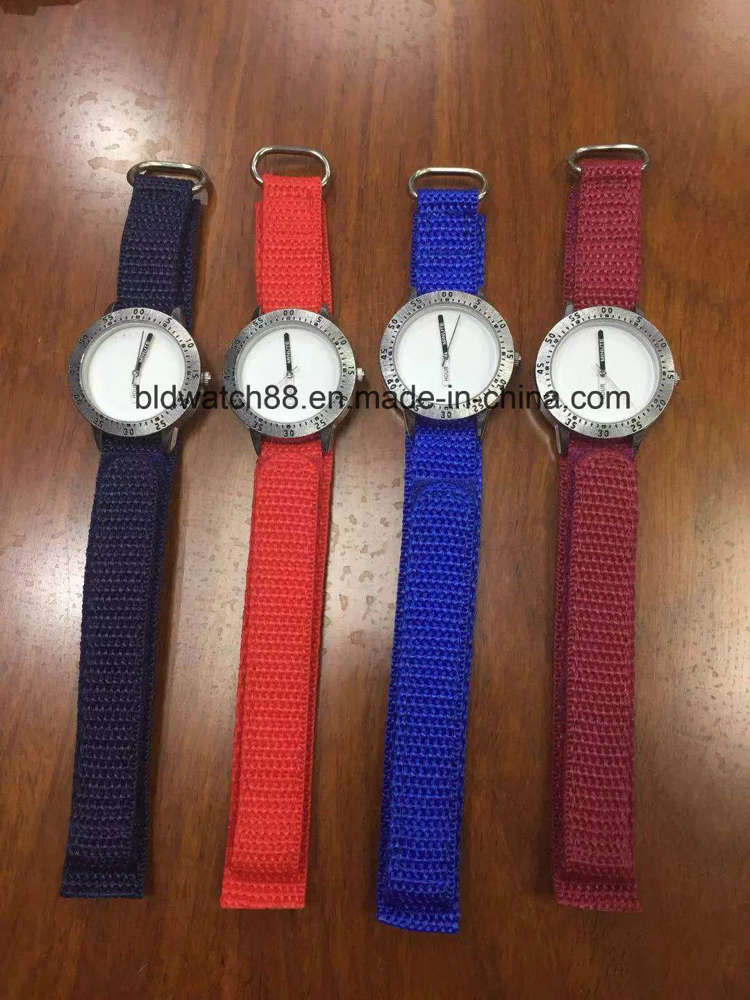 Promotional Gift Watches Nylon Band Sport Watch for Children