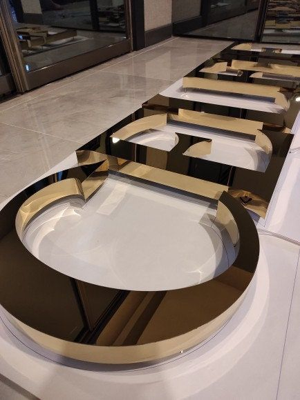 Custom Outdoor 3D Backlit Letters Advertising Acrylic Gold LED Light Signs