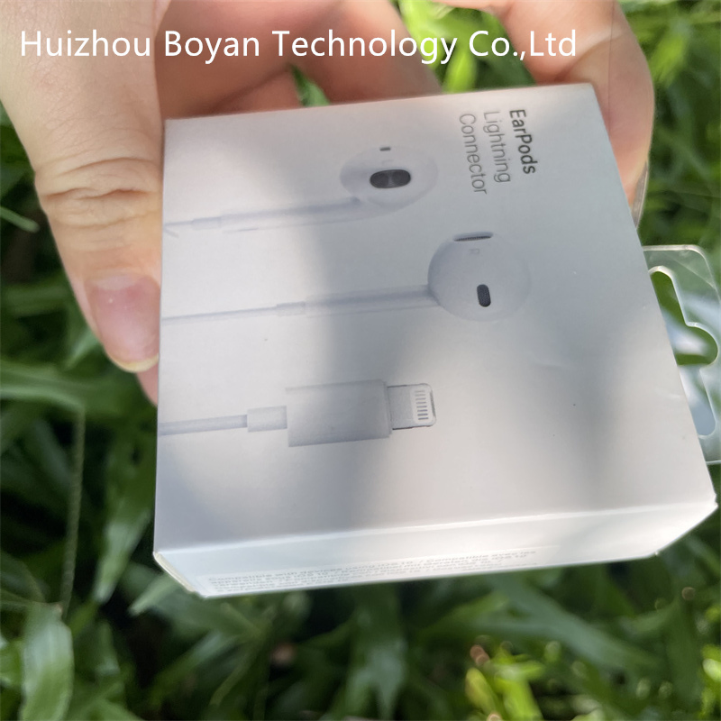 Наушники Earpods с разъемом Lightning