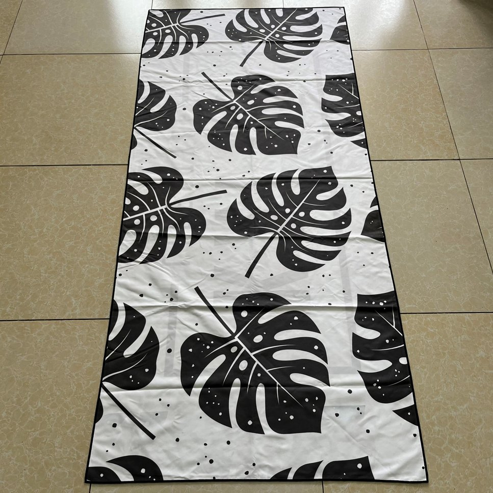Factory Supplied Recycled Bottles OEM Sand Resistant Suede Microfiber Beach Towel