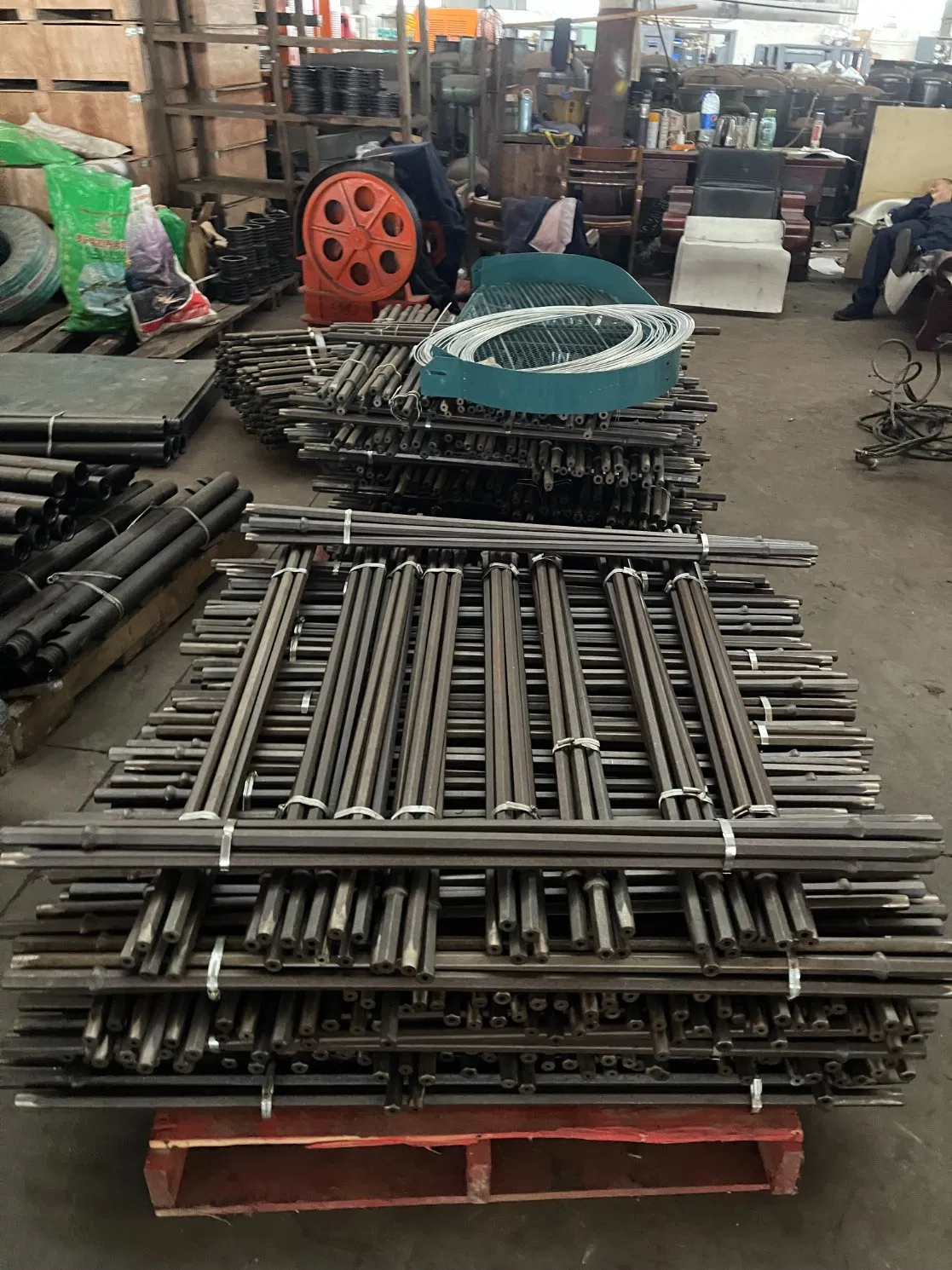 4 Feet B22 G2 Grade Tapered Steel Drilling Shank