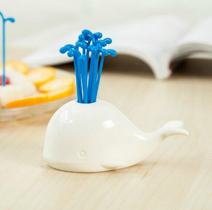 Cute White Whale Spout Fruit Fork Set