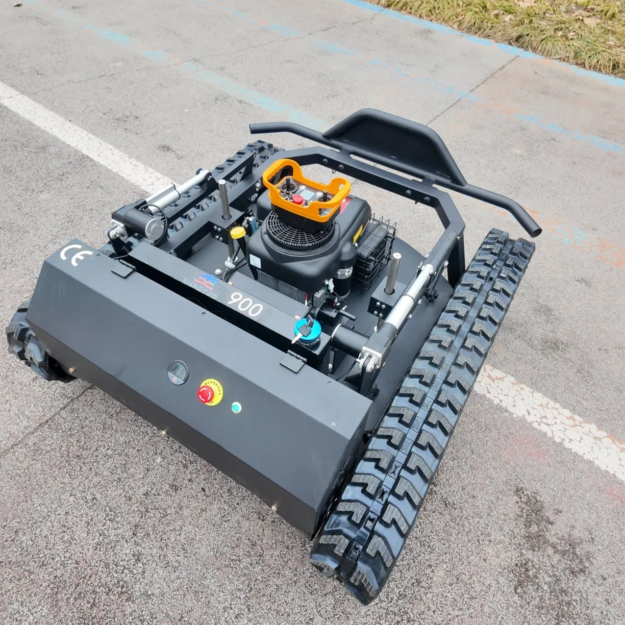 Автоматическая робот-газонокосилка на гусеницах с дистанционным управлением