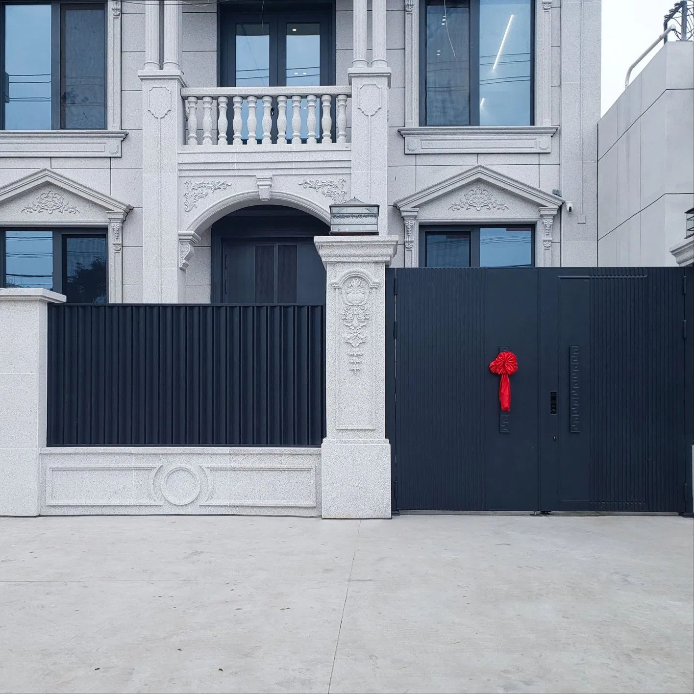 Customizable Aluminum Fence Railing System with Elegant Wooden Case