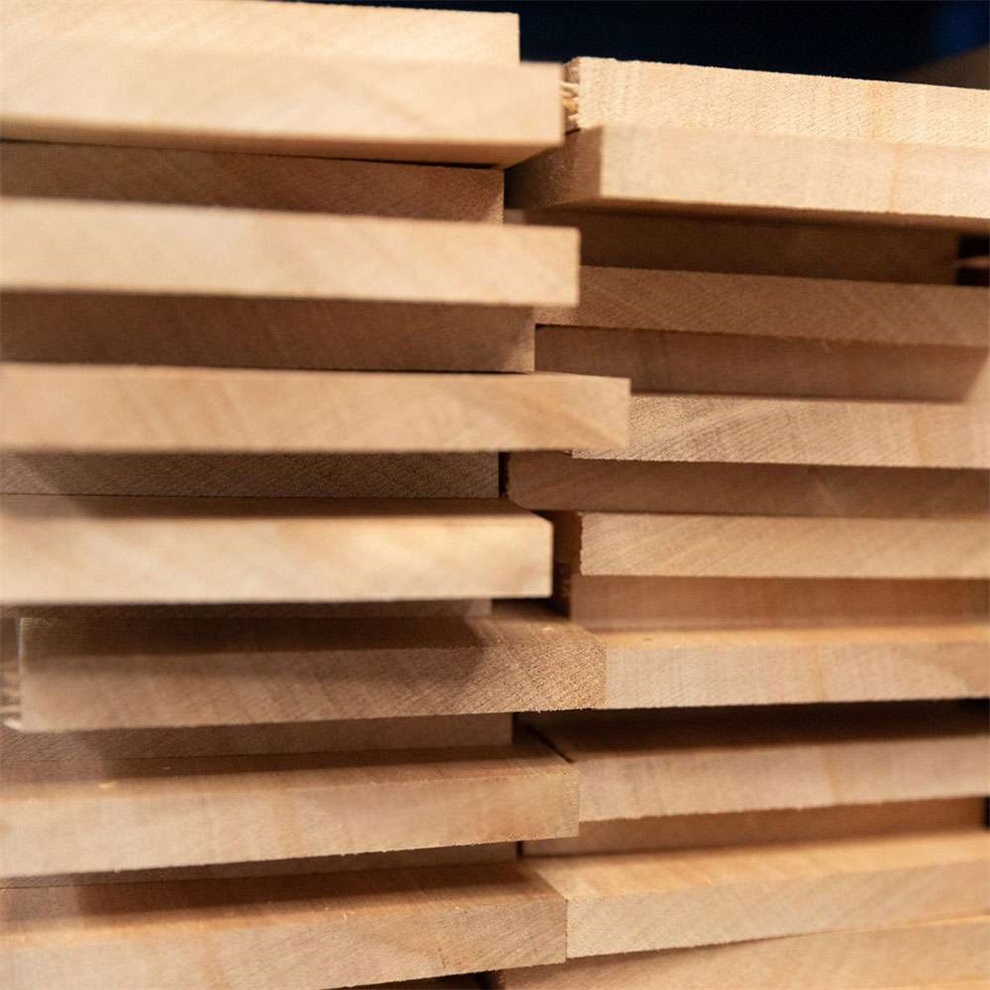 Ленточная пила по дереву горизонтальная электрическая