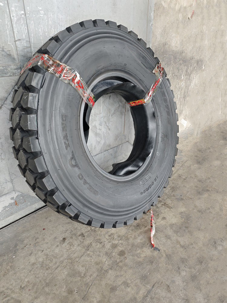 Westlake 24.5-24 900x20 Bias Truck Tire