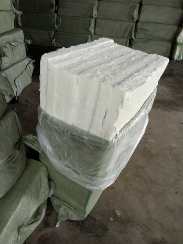 Thermal Conductivity 0.08 Can Withstand 1430º C Ceramic Fiber Blanket High Tensile Strength