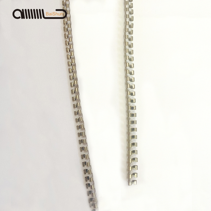 Factory Customize 17-7pH Stainless Steel Round Square Extension Spring for Machines Sports Parts