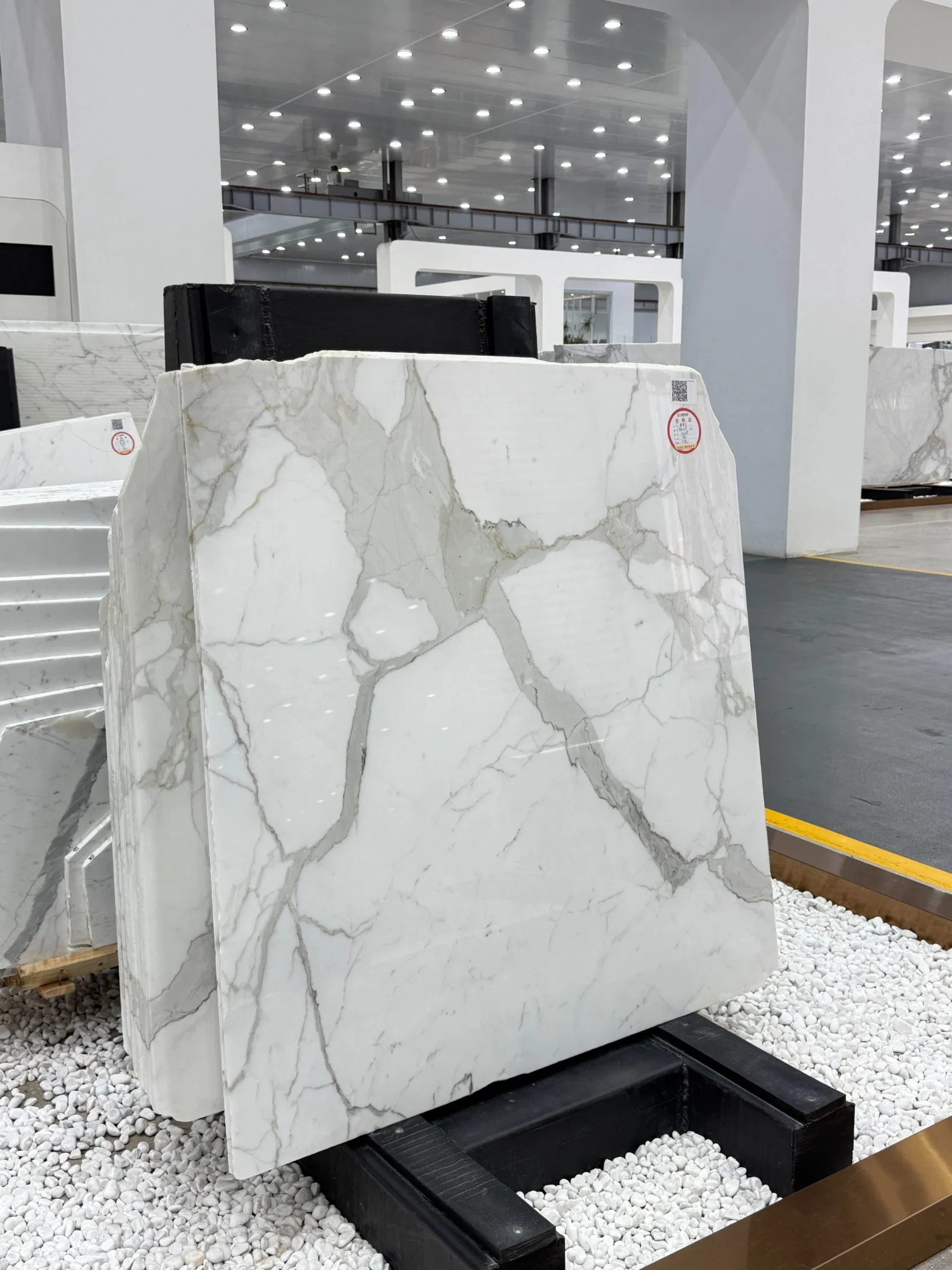 Luxury Modern Steel Spiral Staircase Calacatta White Marble Stone Railing Polished Big Slab for Villa Italian Design