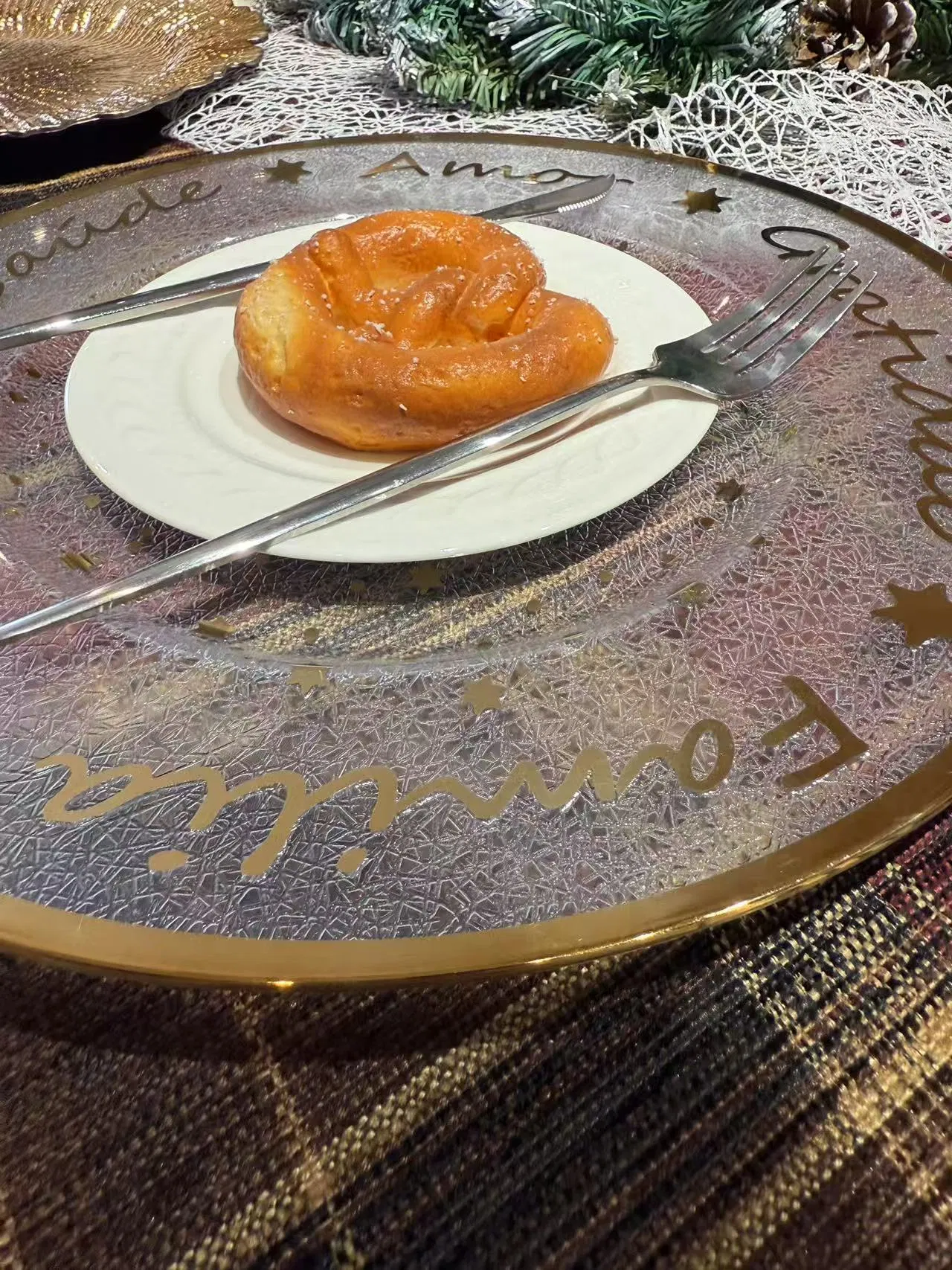 3. PP Eco-Friendly Plastic Charger Plate Used in Wedding/Party/Resutrant/Household