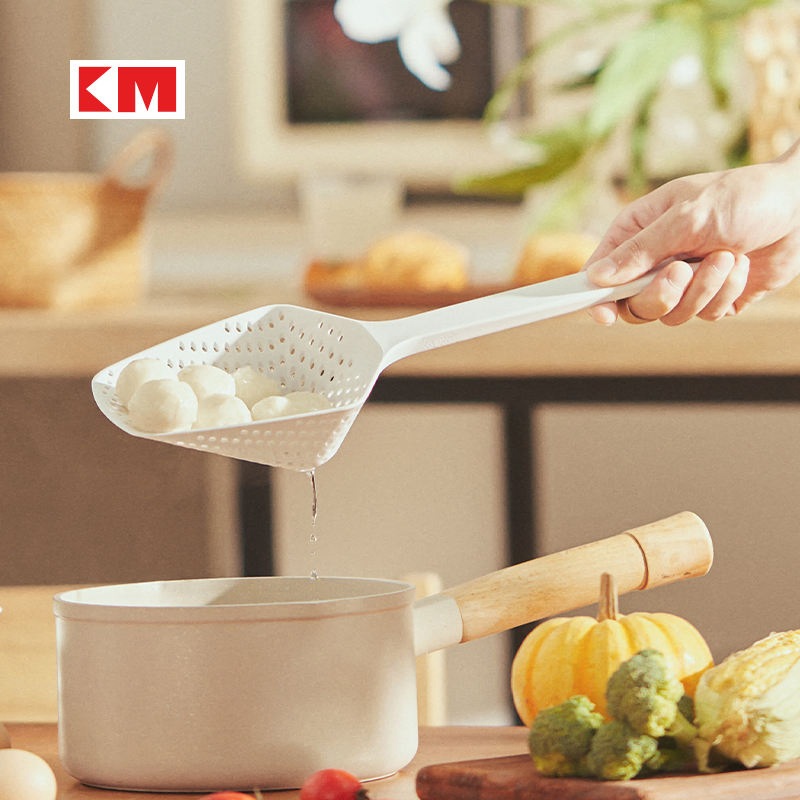 Кухонный дуршлаг-совок KM6016 с длинной ручкой