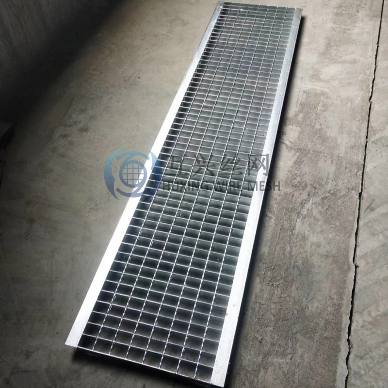 Manufacture 30X3 Plain Style Galvanised Steel Grating Trench Drain with Plates for Drainage Channel/Industrial Floor/Walkway Panel/Catwalks/Road