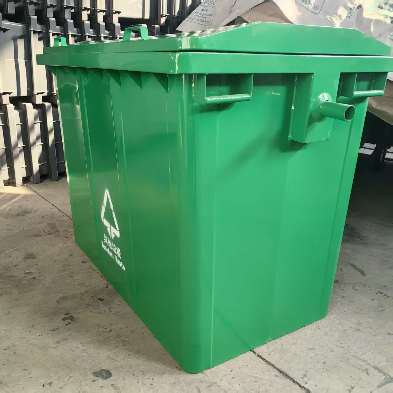 Металлическая урна 660L для эффективного сбора мусора