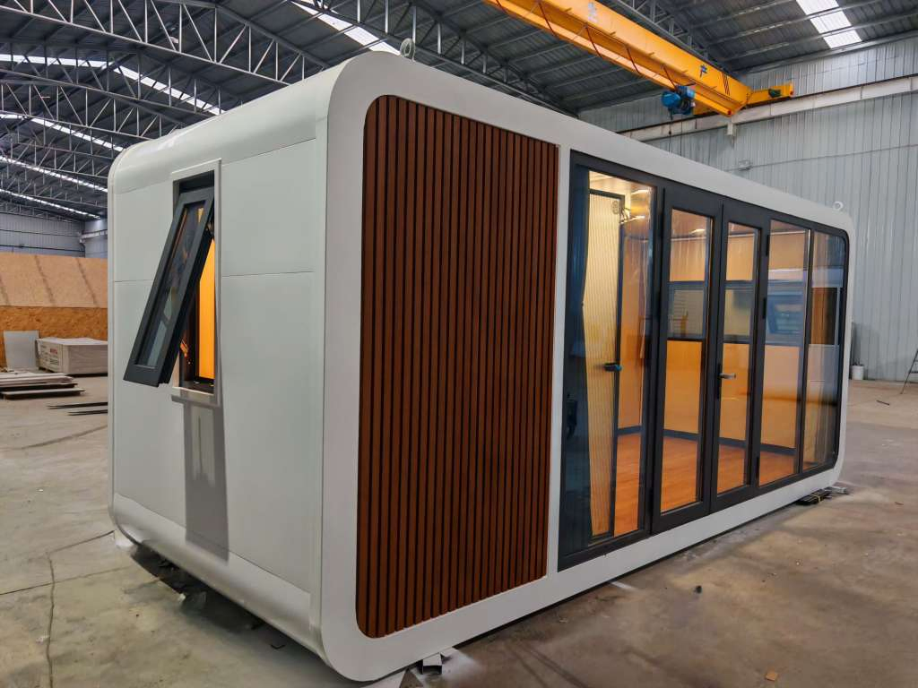 Tiny Mobile Container Homestay Cabin Building with 5 Year Warranty