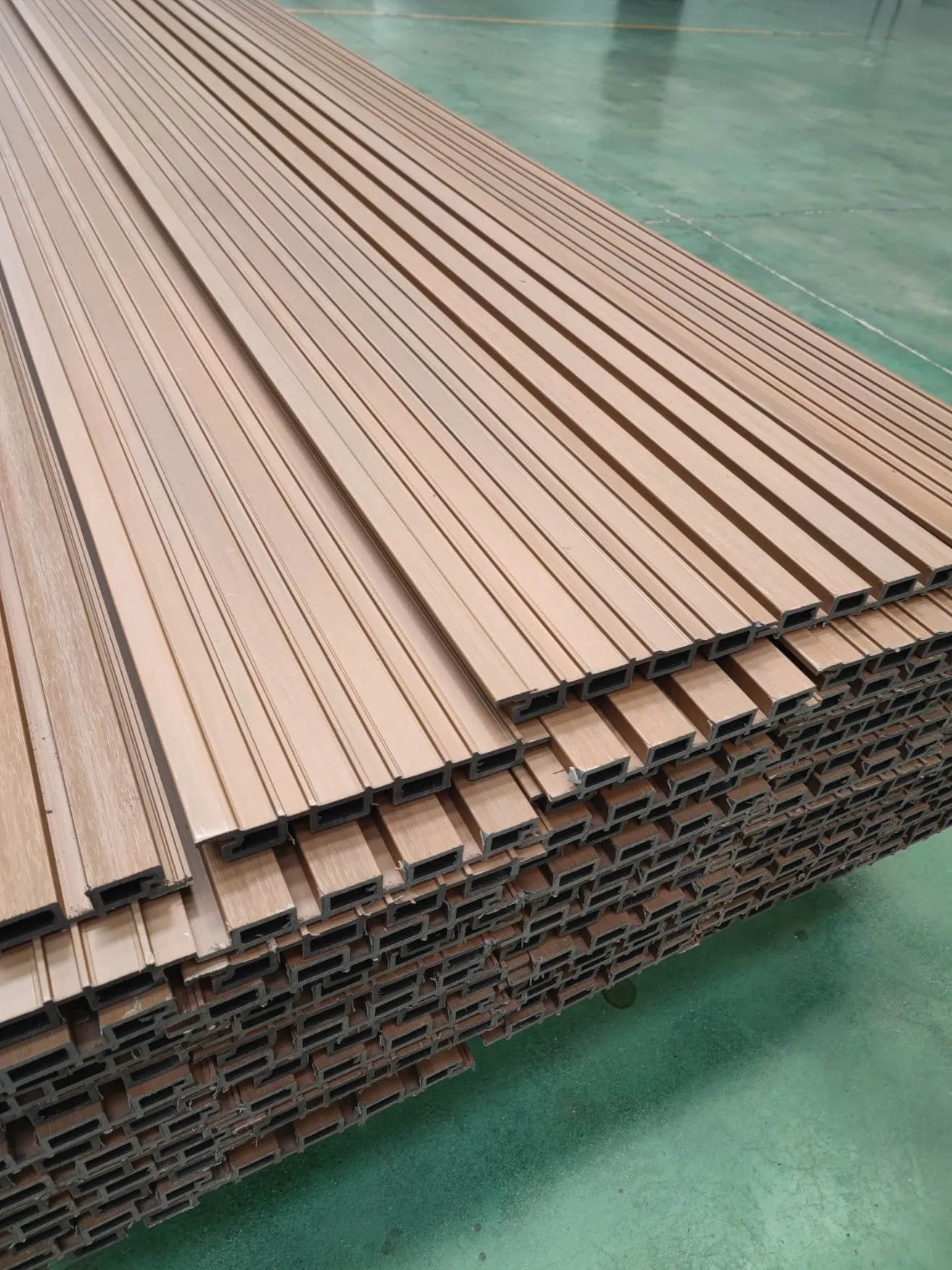 Durable WPC Exterior Wall Cladding Weatherproof Composite Wall Board