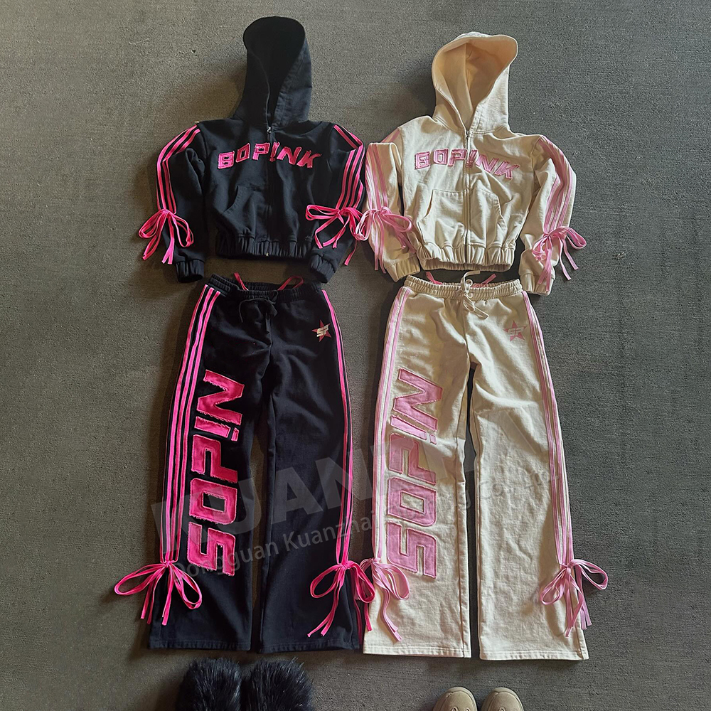 Костюм женский куртка с капюшоном и брюки расклешенные