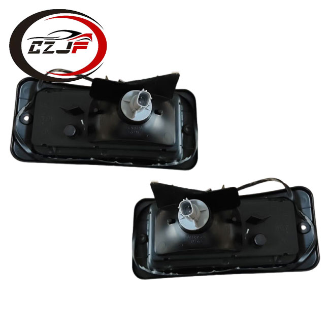 Задний отражатель для Mitsubishi Nativa 2007 (MR465017)