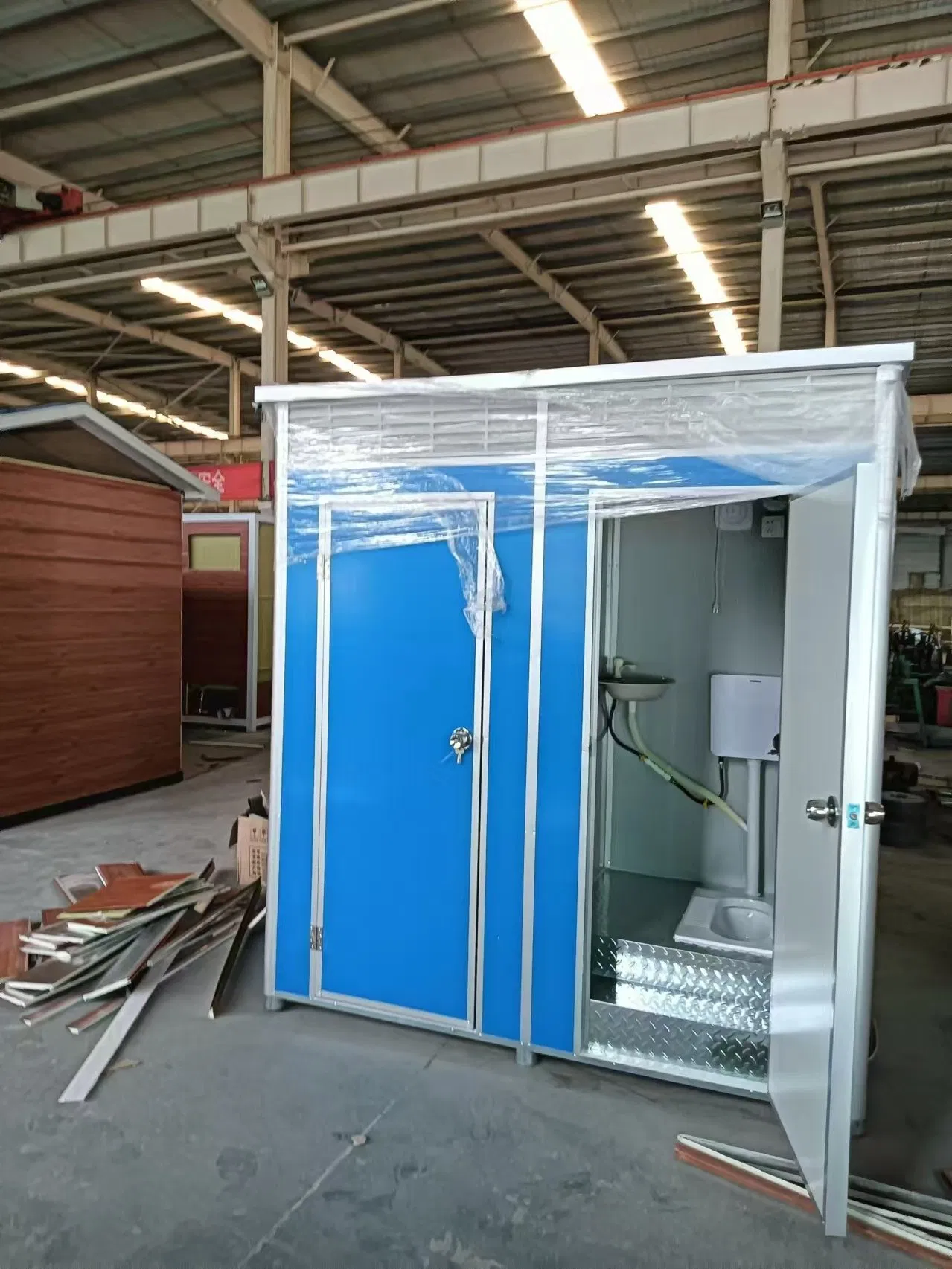 Toliet Iron Outdoors Public Portable Sitting Toilet with Shower Room