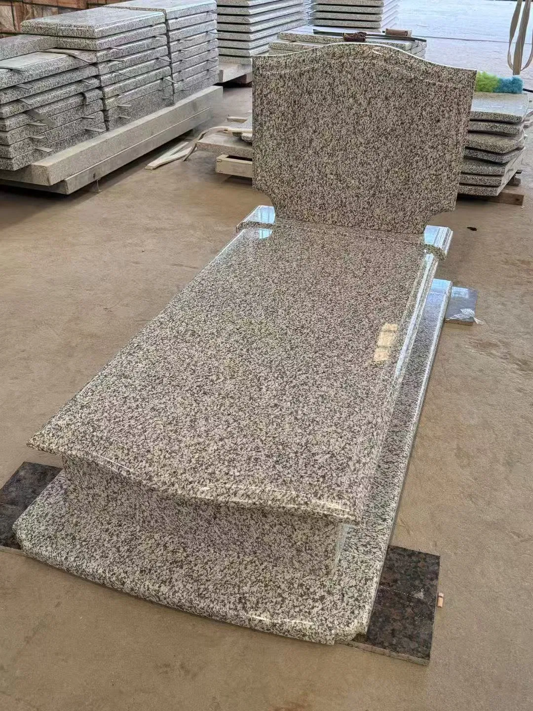 Polished/Honed Black/Grey Granite Tombstone for Europe Market