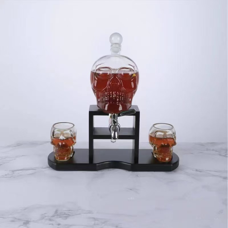 Wholesale 2PCS Skull Glasses Cup Wooden Base Skull Whiskey Decanter Set with Spigot
