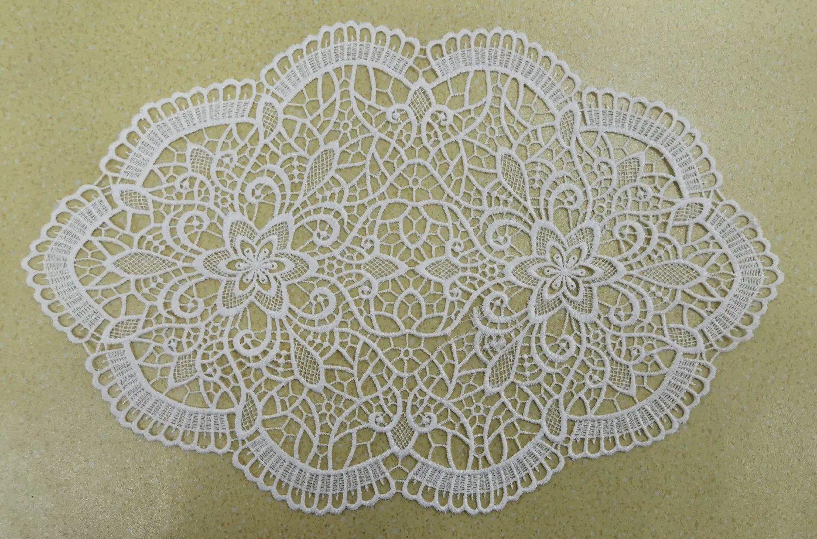 Customizable Size Retro Jacquard Napkins – Wholesale Hollow-out Design with Lace Border