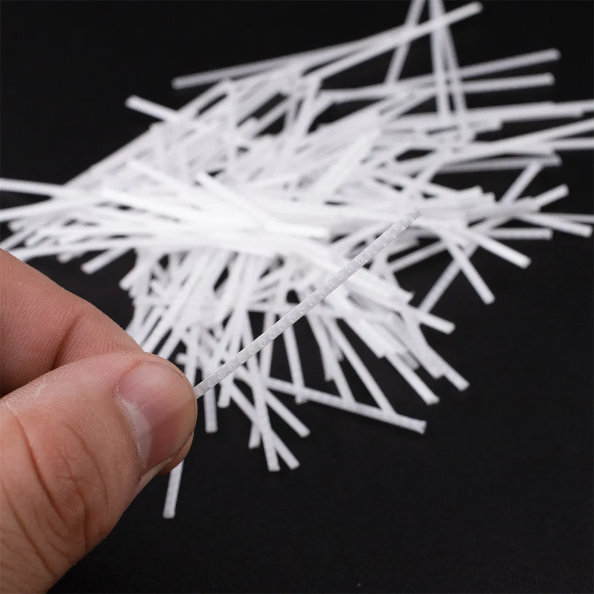 Synthetic White PP Macro Fiber Embossed