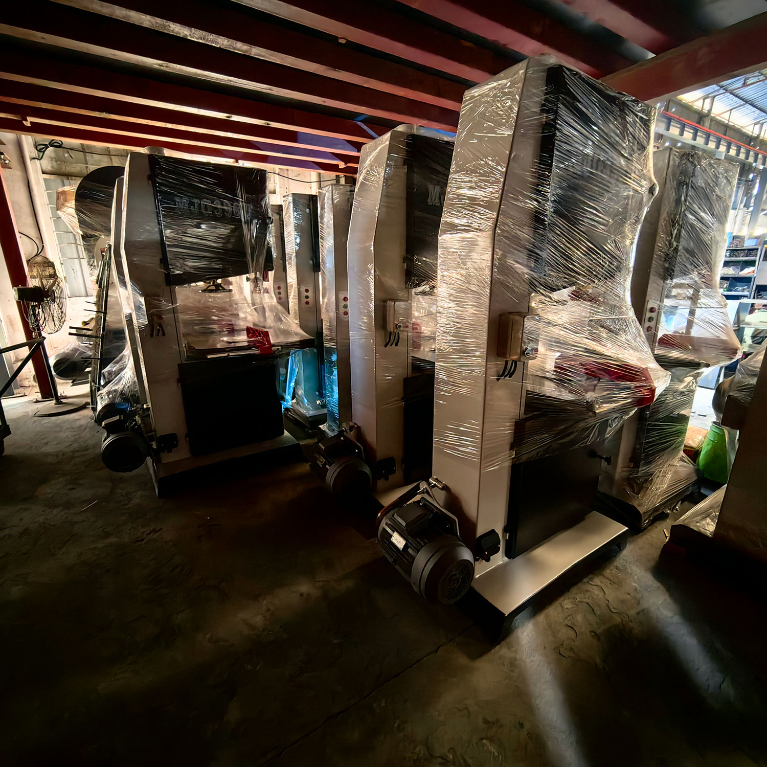 Ленточная пила по дереву вертикальная MJG396U