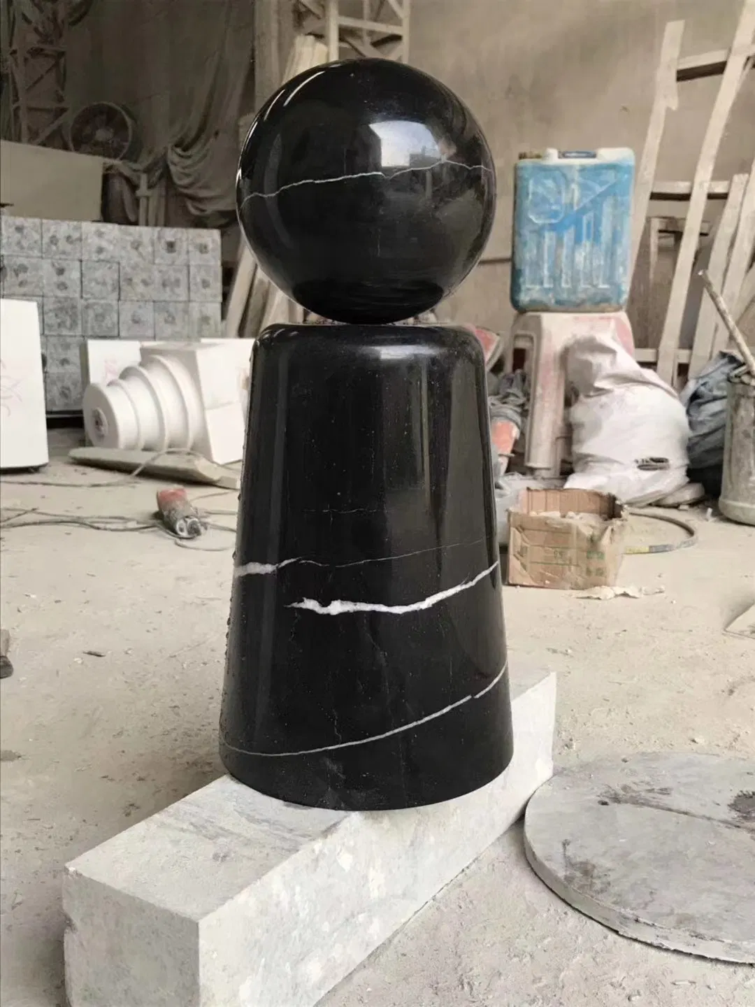 Customized Solid Polished Black Granite Pillar with Round Ball