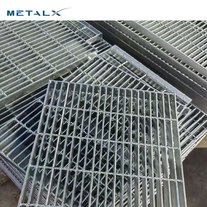 Hot Dipped Galvanized Steel Grating Cast Iron Trench Drain Grates/Grating Metal Grid Steel Deck Welded Plain Type Serrated Bar