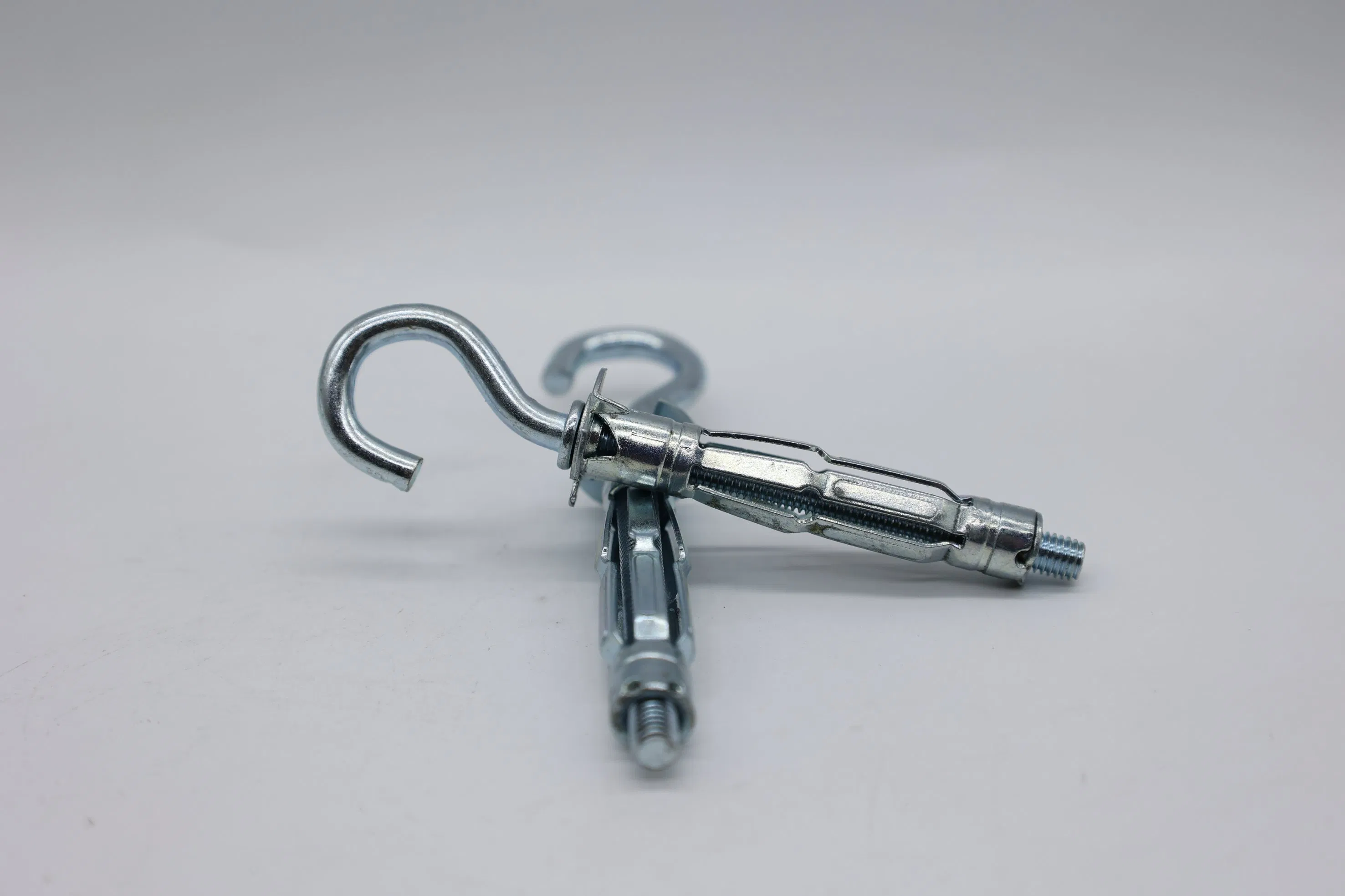 Анкерный болт для строительства и машиностроения