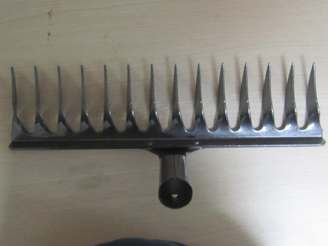 Agricultural Rake Turning Soil Rake Twisted Tooth Rake 14 Teeth Deciduous Rake Dry Grass Rake Nail Rake