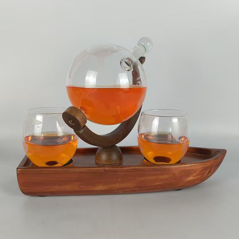 Elegant Boat-Shaped Glass Decanter for Stylish Home Bar
