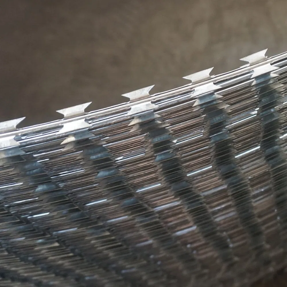 High Security Bto-16 Concertina Wire Mesh Roll Hot Dipped Galvanized for Perimeter Fencing Anti Intrusion and Boundary Defense with Razor Sharp Edge Technology