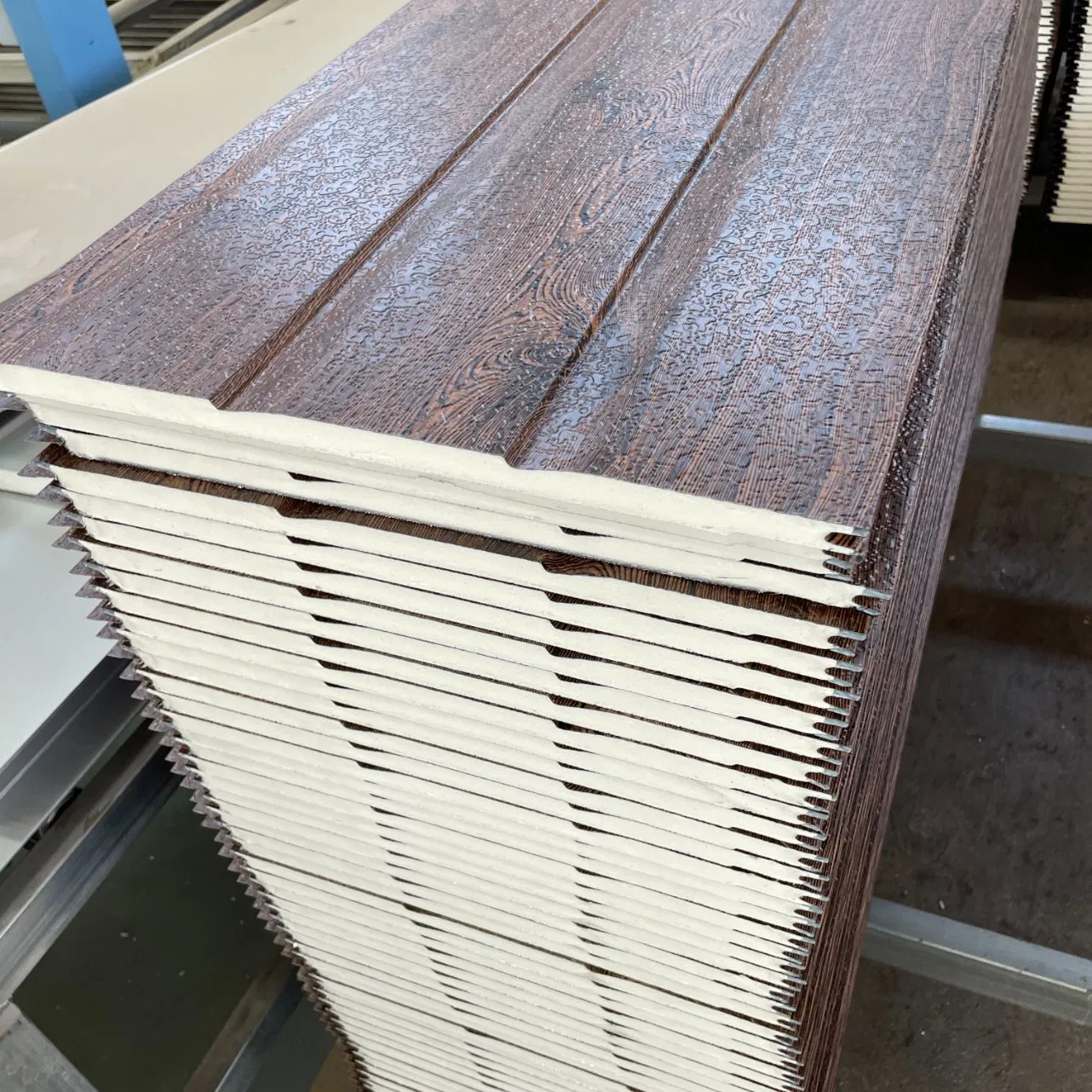 16mmengraved Polyurethane Sandwich Panels, Flame Retardant Fireproof Boards, and Heat Insulation Panels for Interior and Exterior Walls